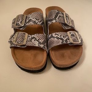 Naot sandals snakeskin size 6